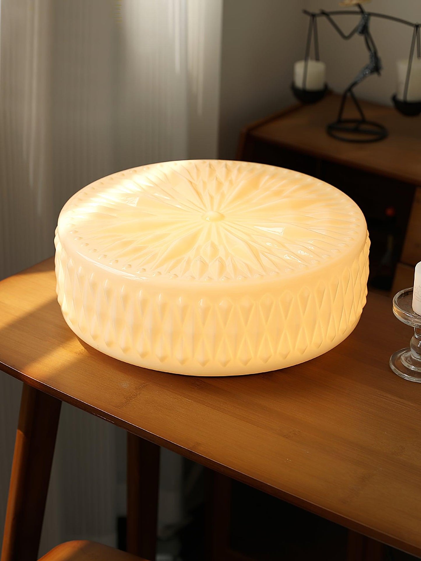 Layered Glass LED Ceiling Light / ∅ 15″ x H 5.9″ / Dia 38cm x H 15cm / Beige / Warm Light